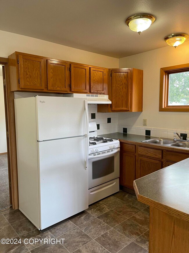 3903 Iowa Dr unit 4, Anchorage, AK 99517 - photo 3