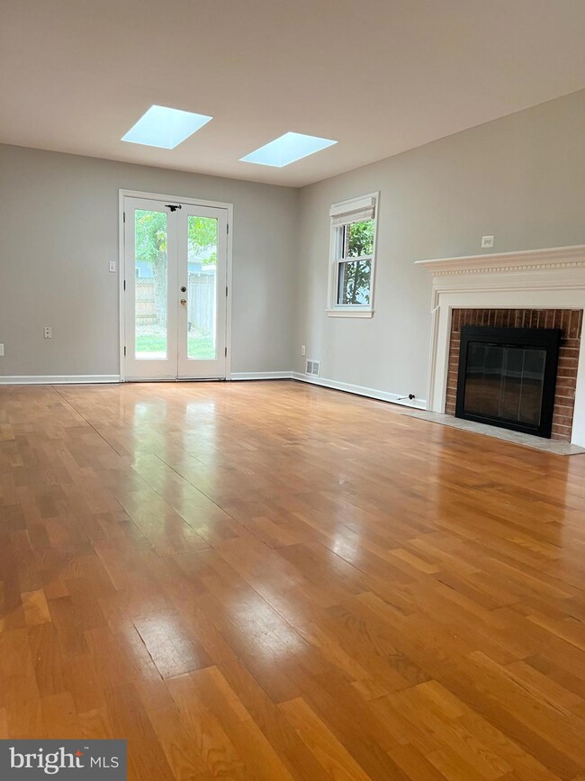 1403 Wake Forest Dr, Alexandria, VA 22307 - photo 4