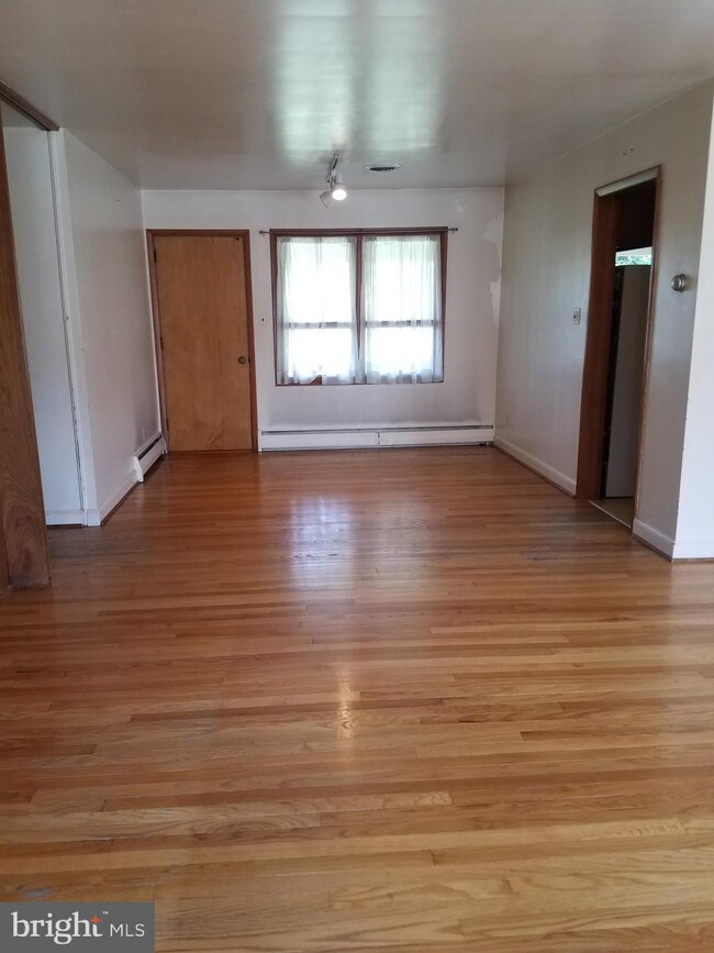 311 Wellington Ave, Reading, PA 19609 - photo 5