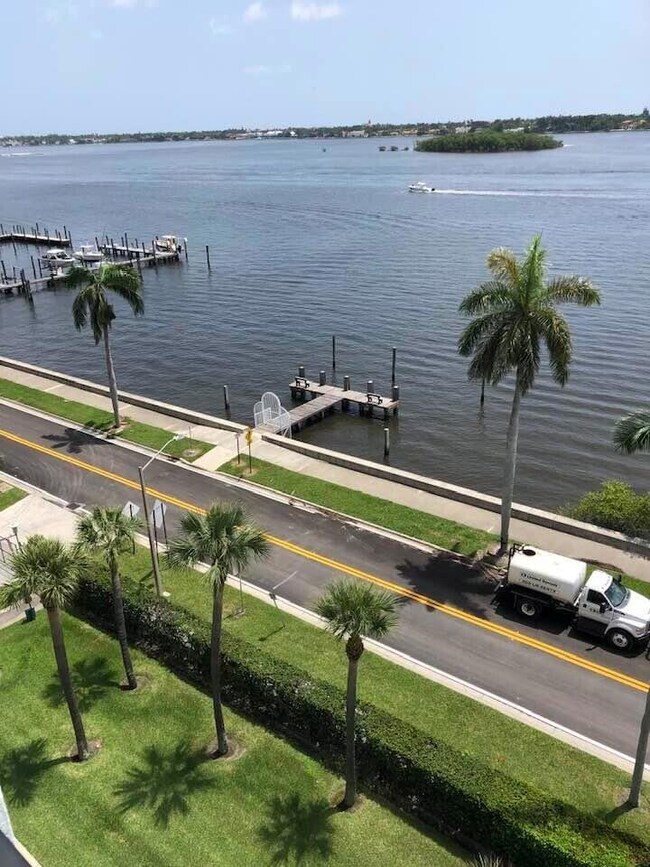 Portofino South Condominiums unit 8060, West Palm Beach, FL 33405 - photo 4