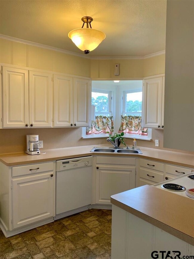 824 824 W 9th St, Tyler, TX 75701 - photo 7