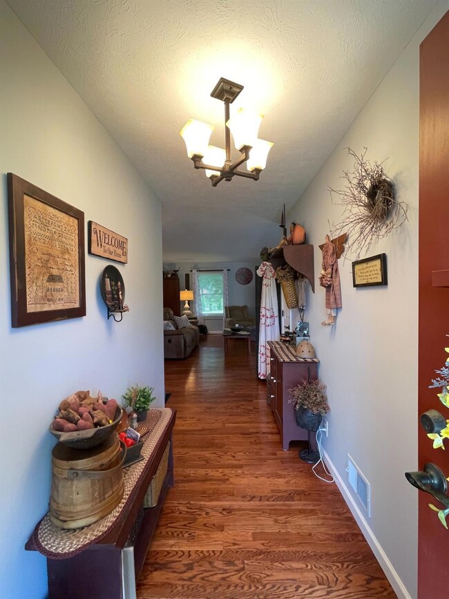 882 Covey Ct, La Porte, IN 46350 - photo 5