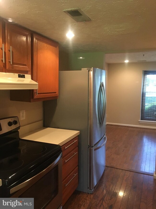 22394 Stablehouse Dr, Sterling, VA 20164 - photo 5