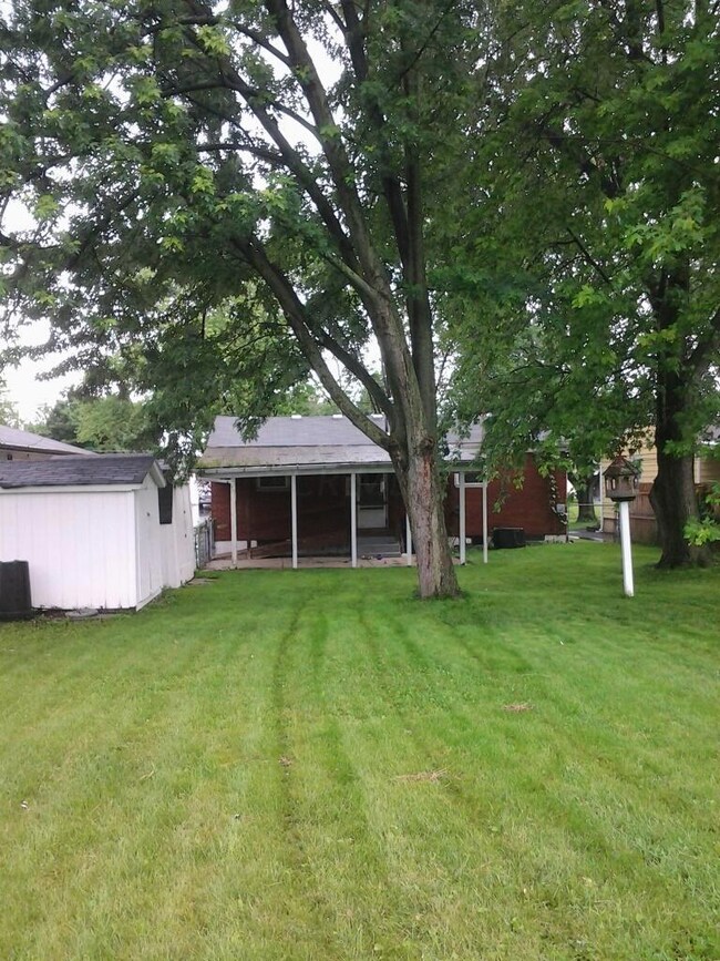 3926 Sexton Dr, Columbus, OH 43228 - photo 2