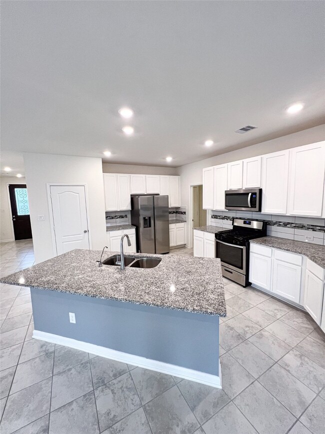 Large Kitchen with Island!