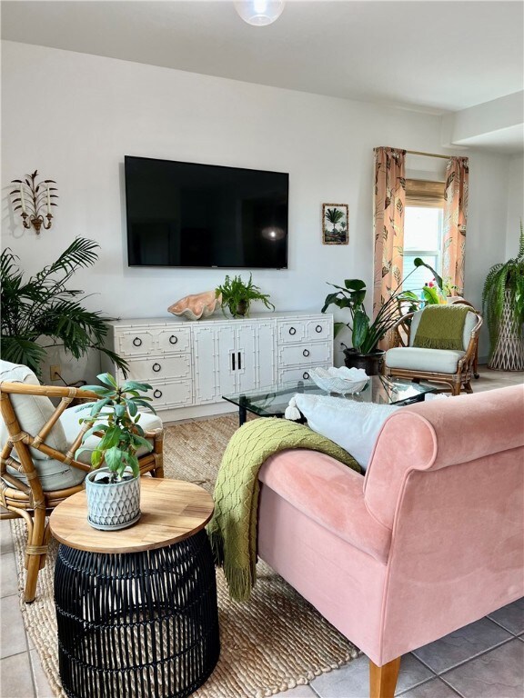 Another angle to show this great living space