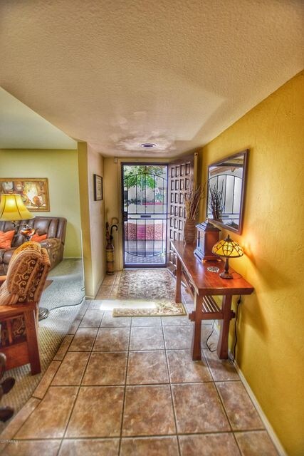 MERCER_DRIVE_FOYER_1