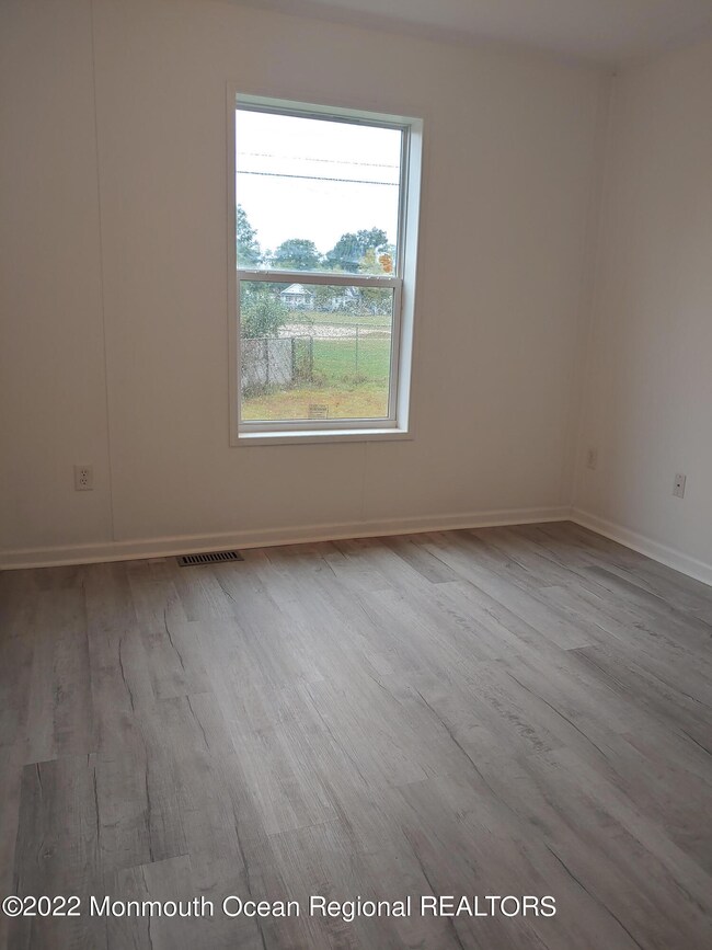 61 Locust Grove br