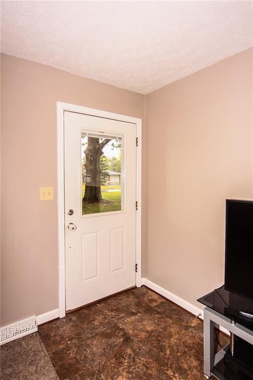 929 Sweetbriar Ave, Whiteland, IN 46184 - photo 3