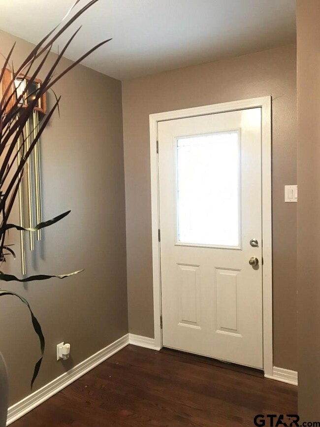 722 722 E Watkins, Tyler, TX 75701 - photo 2