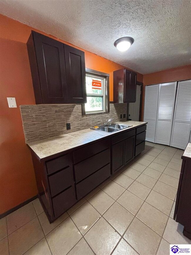 75 Roland St, Campbellsville, KY 42718 - photo 4