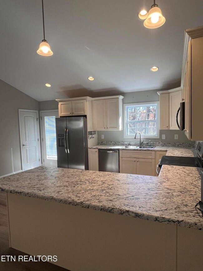 355 W Outer Dr, Oak Ridge, TN 37830 - photo 7