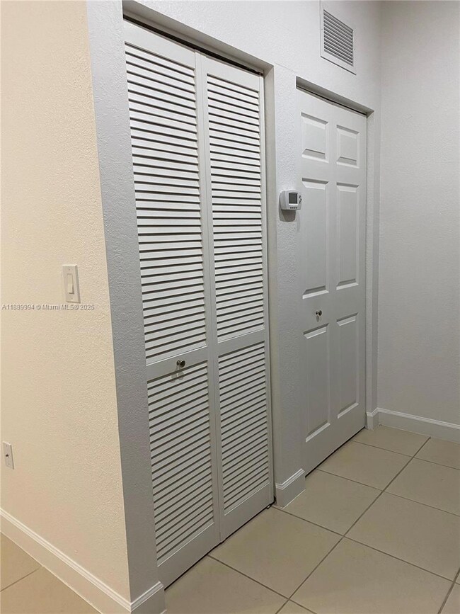 17077 SW 93rd St unit Rear, Miami, FL 33196 - photo 6