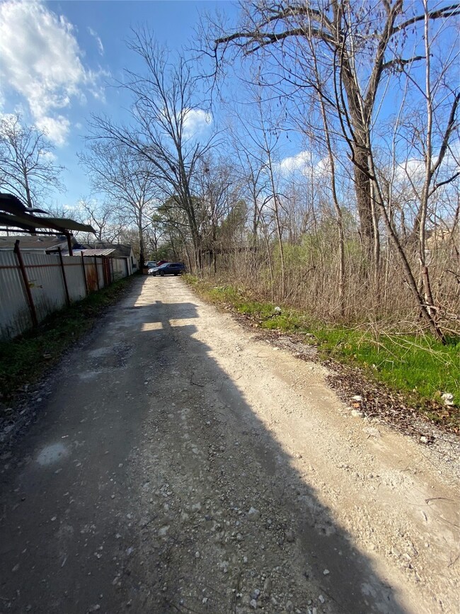 11738 Aldine Westfield Rd, Houston, TX 77093 - photo 2