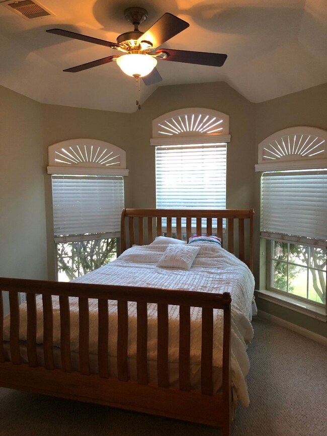 15914 Collinsville Dr, Tomball, TX 77377 - photo 5