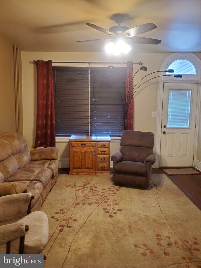 459 E Strawberry St, Lancaster, PA 17602 - photo 6