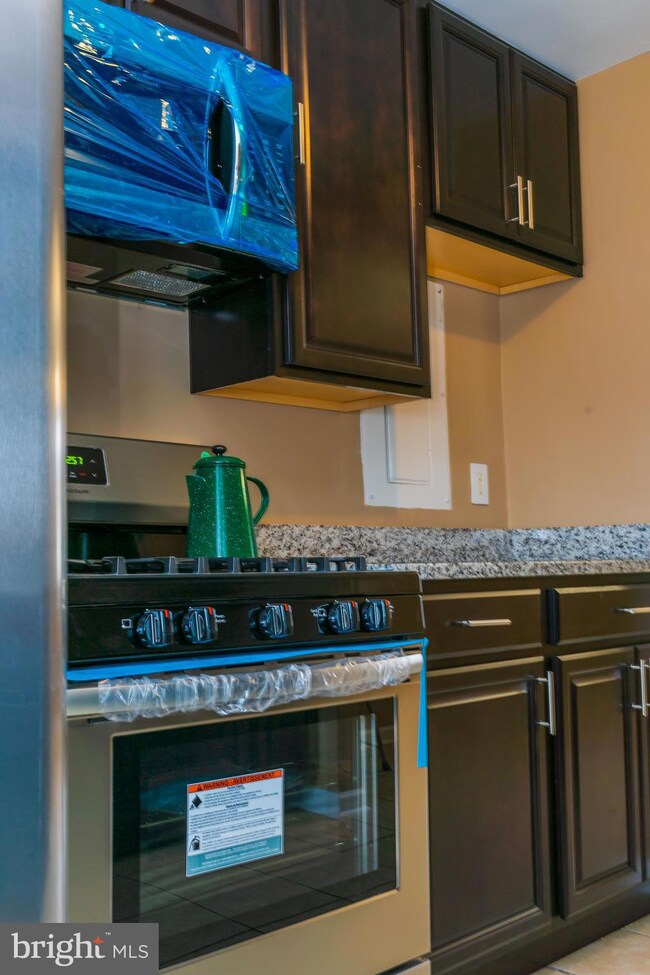 2403 Kent Village Dr, Hyattsville, MD 20785 - photo 4