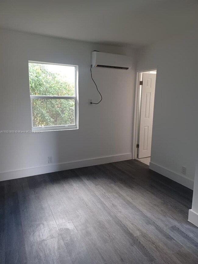 1845 Dixieana St unit 3, Hollywood, FL 33020 - photo 2