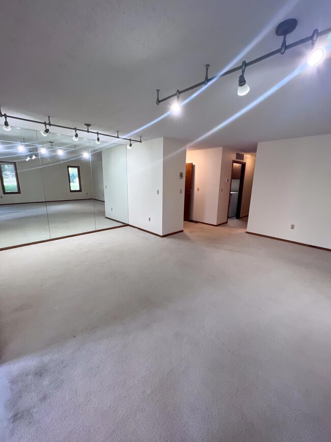 Property Photos-16.jpg