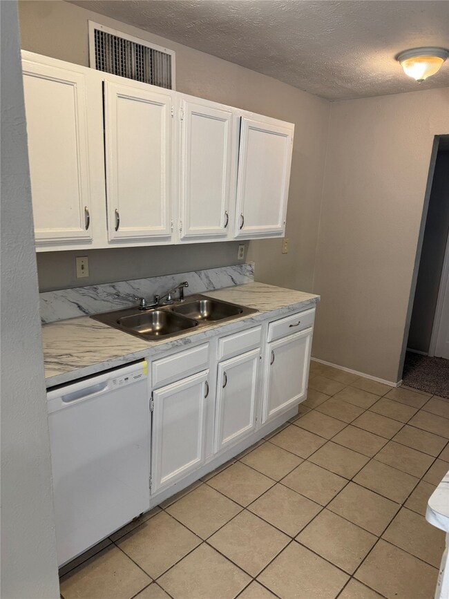 6300 Buckingham Trail, North Richland Hills, TX 76182 - photo 7