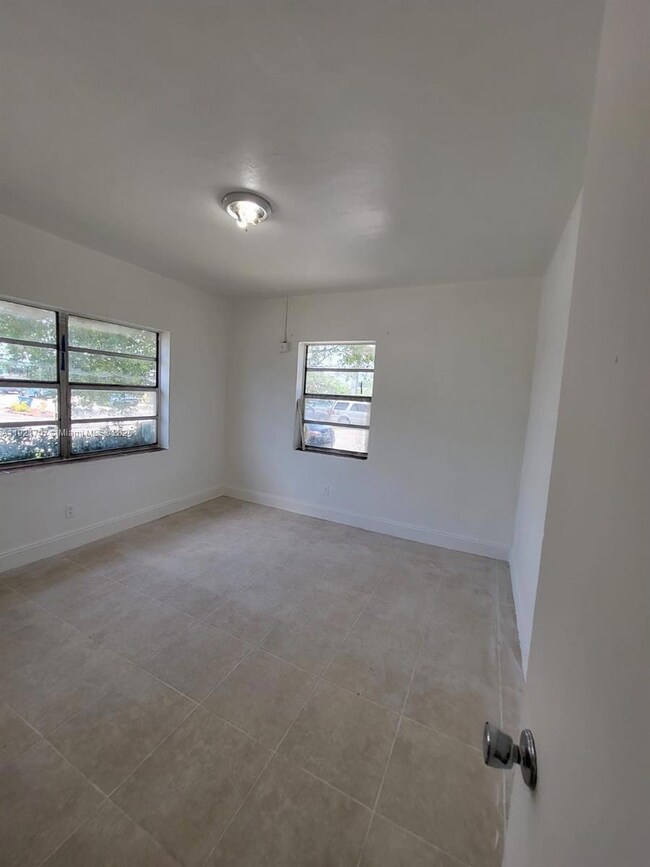 640 NW 77th St unit 1, Miami, FL 33150 - photo 6