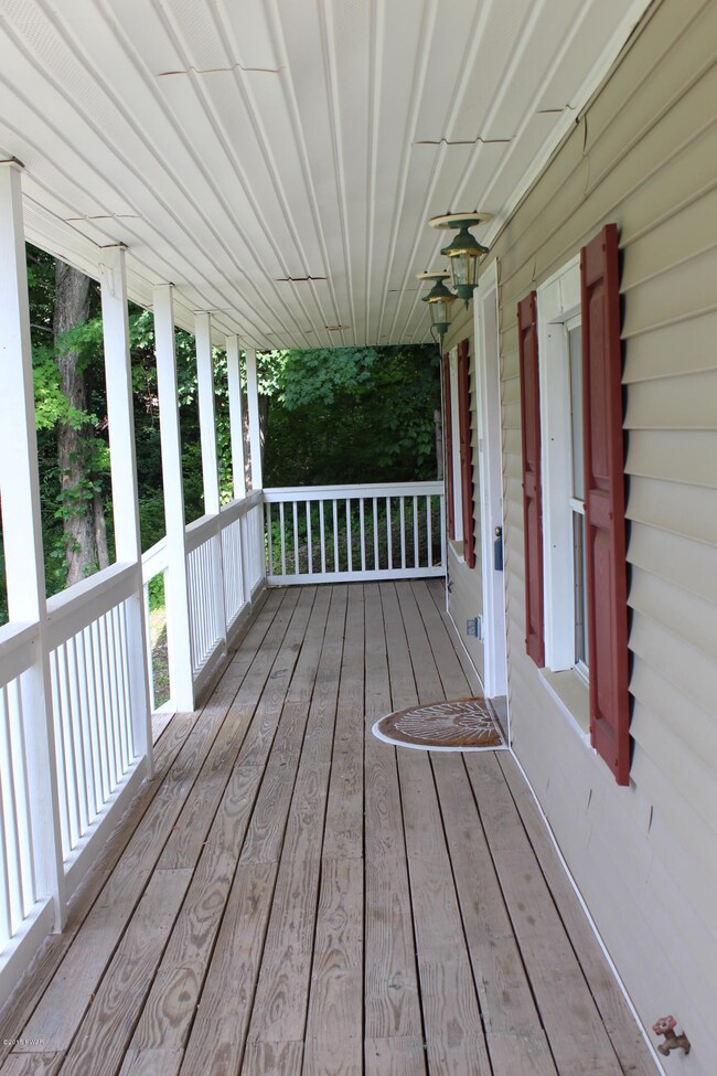 106 Eagle Ct, Milford, PA 18337 - photo 2