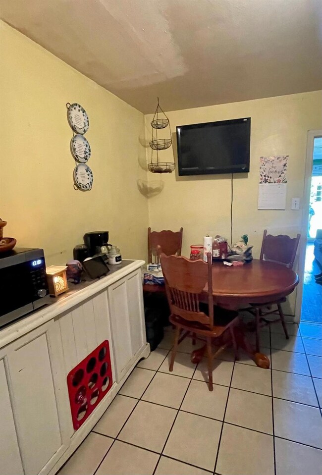 601 N Breckenridge St, Ennis, TX 75119 - photo 2