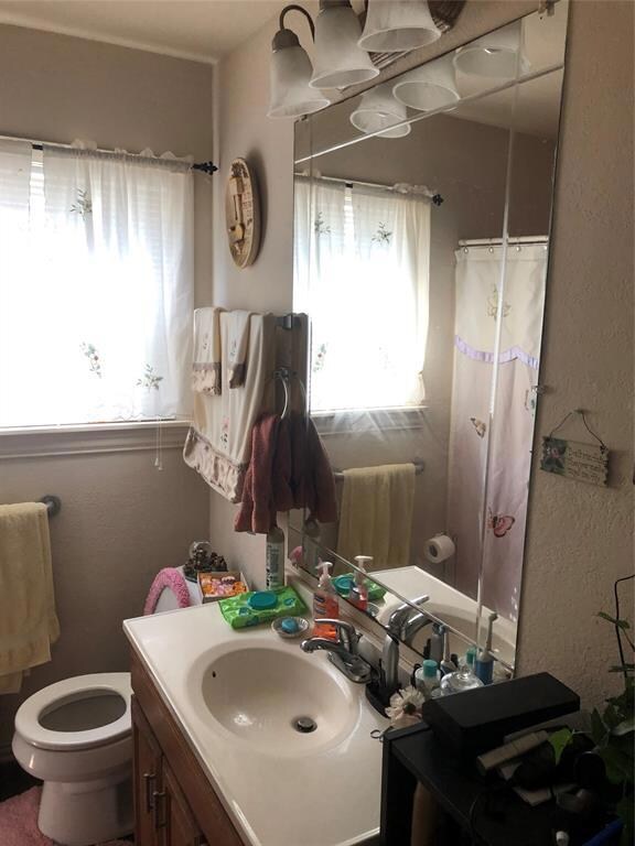 1218 N Douglas Ave, Cleburne, TX 76033 - photo 5