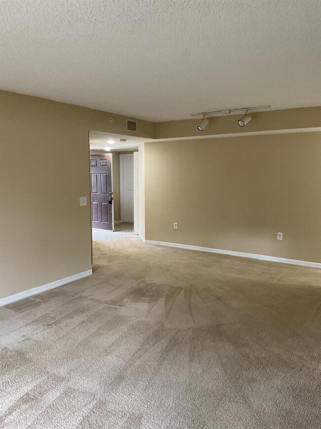 4197 N Haverhill Rd unit 201, West Palm Beach, FL 33417 - photo 4