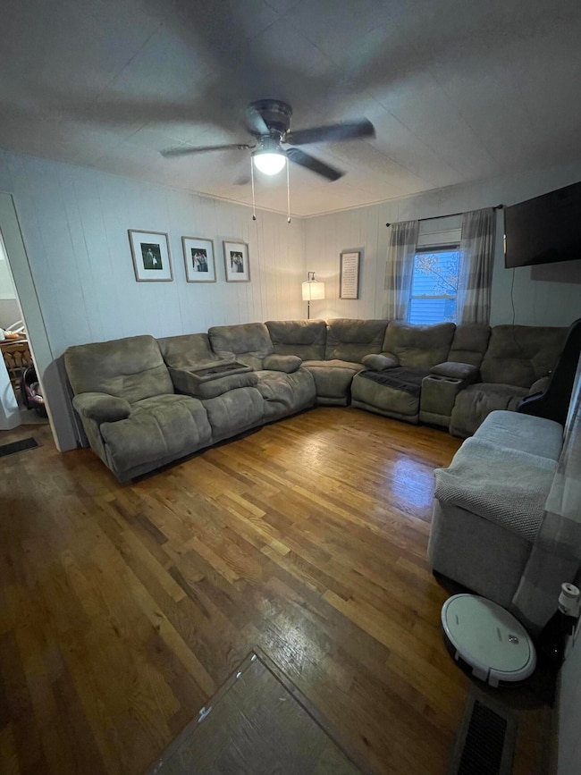 911 Hopson St, Johnson City, TN 37601 - photo 3