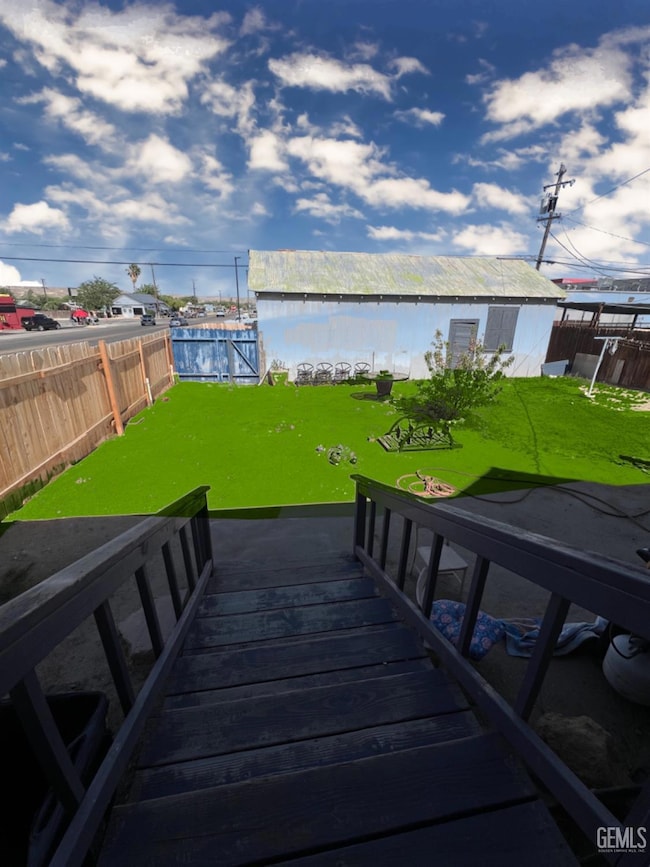 220 Tyler St, Taft, CA 93268 - photo 3