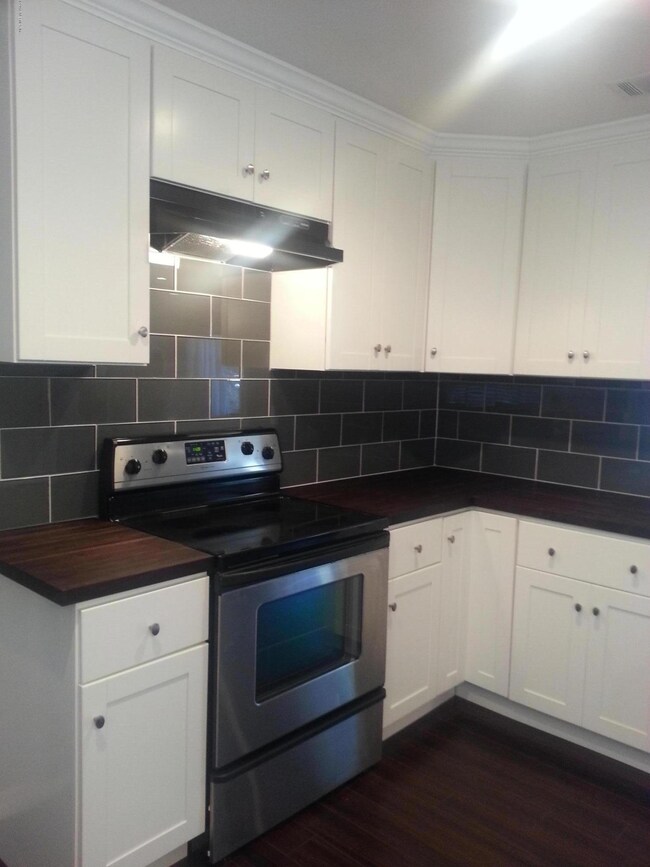 819 Brookmont Ave E, Jacksonville, FL 32211 - photo 4