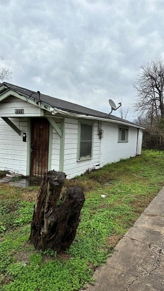 4306 Russell St, Houston, TX 77026 - photo 2