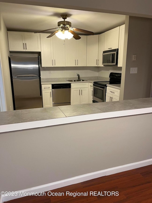 136 Amberly Dr unit F, Manalapan, NJ 07726 - photo 7