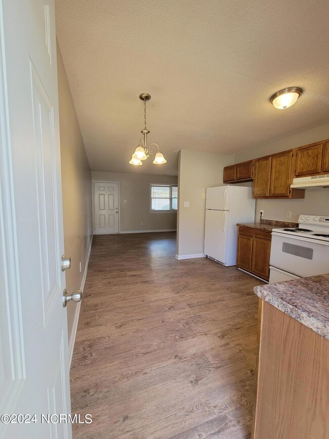 157 Lakewood Dr unit B, Jacksonville, NC 28546 - photo 3