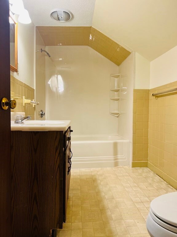 87 Noble St 2 Right unit 2R, Westfield, MA 01085 - photo 5