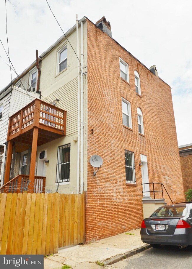 36 Parkin St, Baltimore, MD 21201 - photo 2