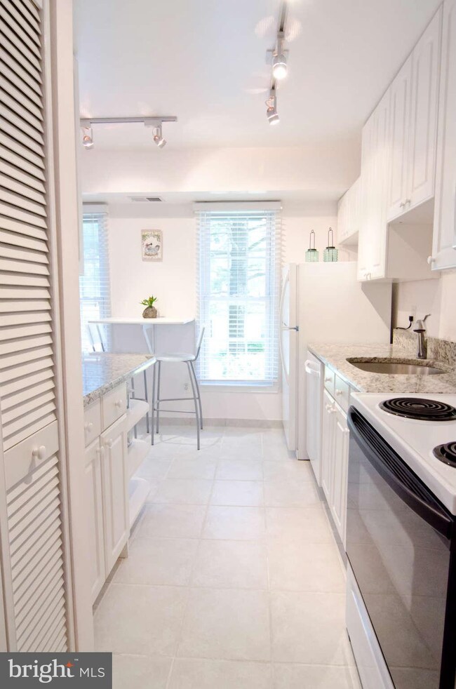 6364 Birch Leaf Ct unit 2B, Burke, VA 22015 - photo 7