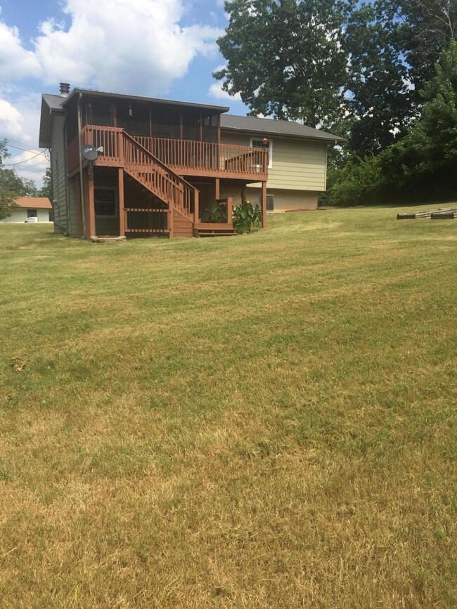 7008 Windcrest Back