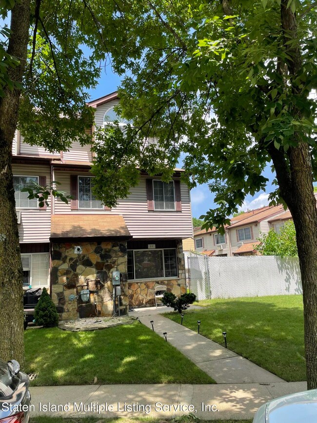 20 Croft Ct, Staten Island, NY 10306 - photo 2