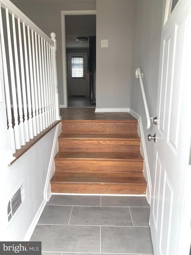 947 Regina Dr, Halethorpe, MD 21227 - photo 2