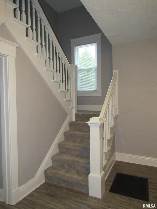 1720 N Perry St, Davenport, IA 52803 - photo 6