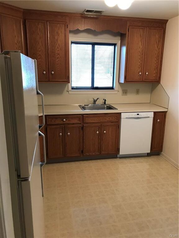 930 Cold Spring Rd unit 9, Allentown, PA 18103 - photo 4