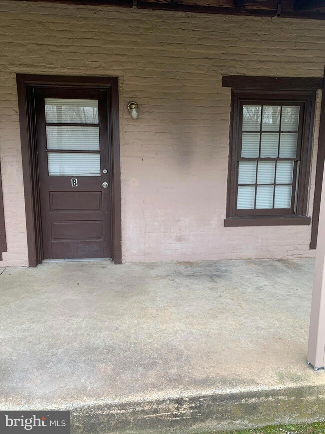 2152 Farmington Ave unit B, Boyertown, PA 19512 - photo 2