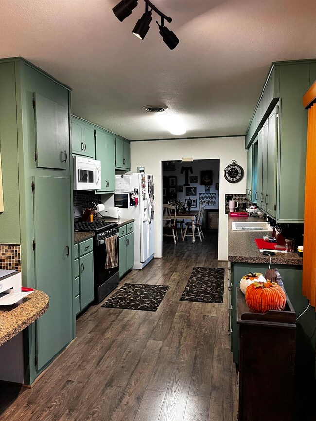 311 Avenue J, Beaver, OK 73932 - photo 6