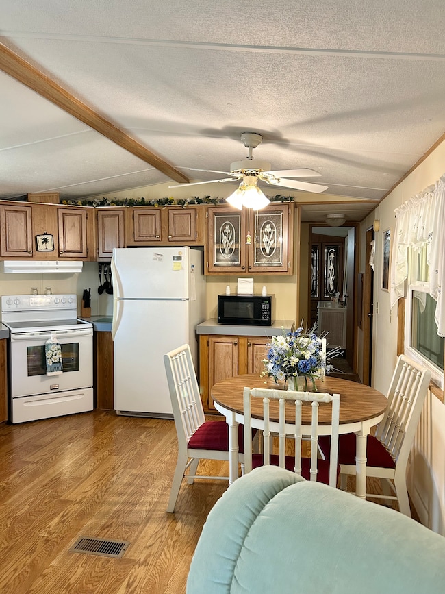 5751 Windtree Dr, Zephyrhills, FL 33541 - photo 3