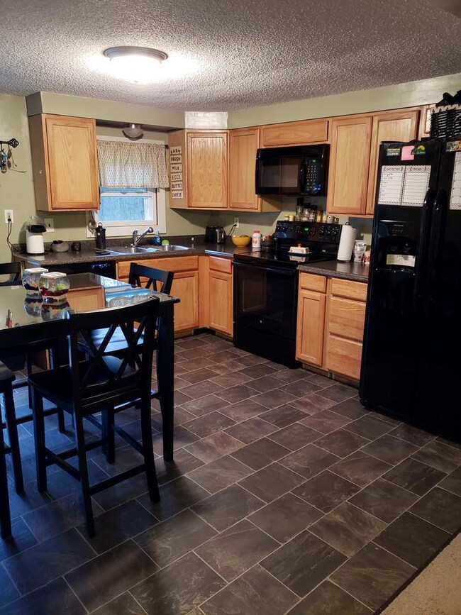 8 Kitchen (Copy)