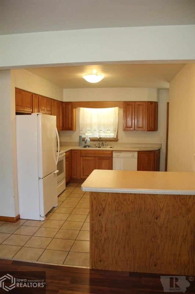 1409 S 6th Ave E, Newton, IA 50208 - photo 7