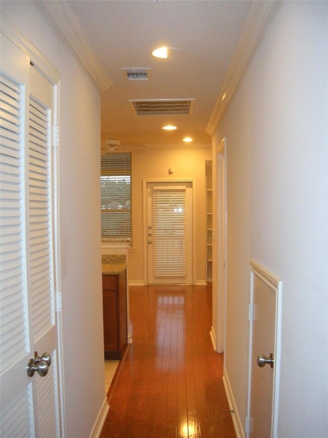 305 E 31st St unit 4, Austin, TX 78705 - photo 6