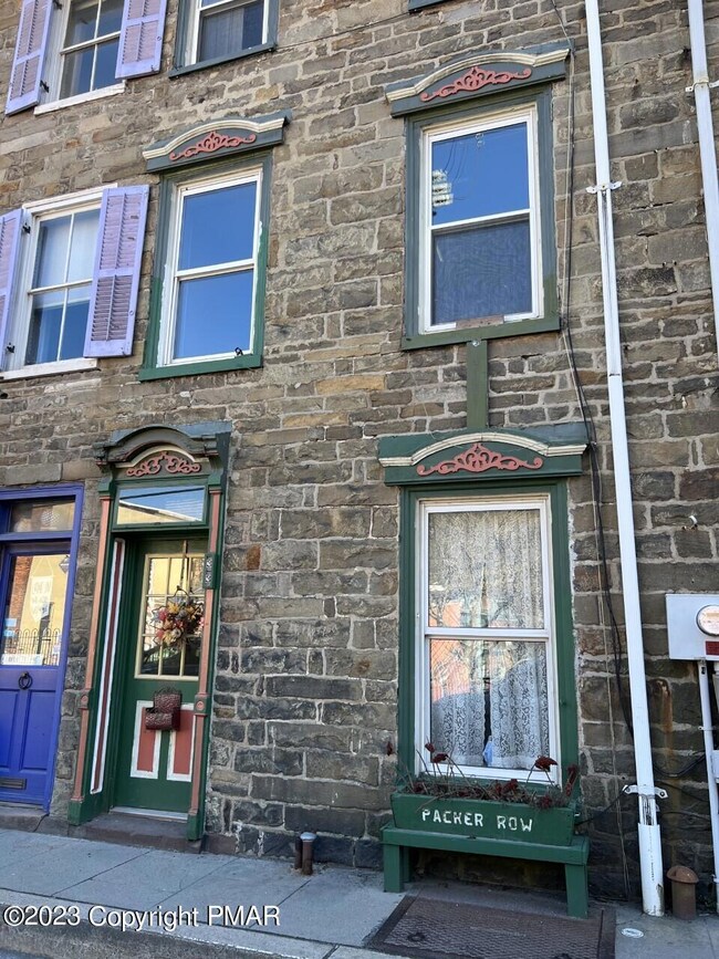 33 Race St, Jim Thorpe, PA 18229 - photo 2